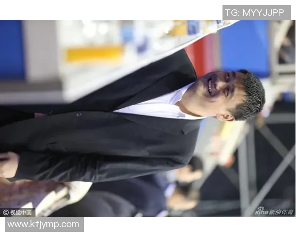 姚明身着西装出席女排活动展现风采引发热议与期待