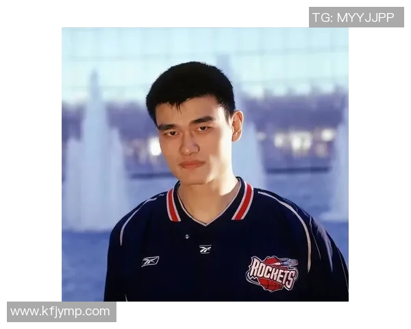 姚明在迪士尼乐园的身高优势与游玩体验分享