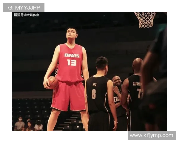 姚明首次登场展现篮球才华引发球迷热烈反响与期待 姚明首次登场展现篮球才华引发球迷热烈反响与期待