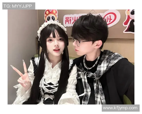 篮球明星与JK情侣甜蜜瞬间分享展现青春活力与爱情的完美结合
